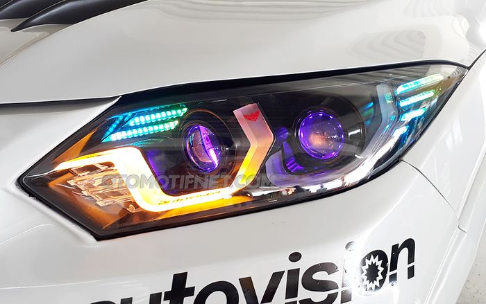 Modifikasi Honda HR-V S. Headlamp hasil karya Yoong Motor yang bikin Nggank jadi champion