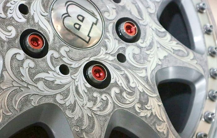 Trik Percantik Roda. Kalau pelek ori diukir batik, tega enggak ya?