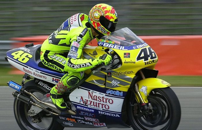 Valentino Rossi bersama NSR500 di Nastro Azzurro Honda