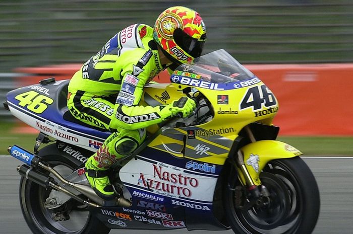 Valentino Rossi bersama NSR500 di Nastro Azzurro Honda