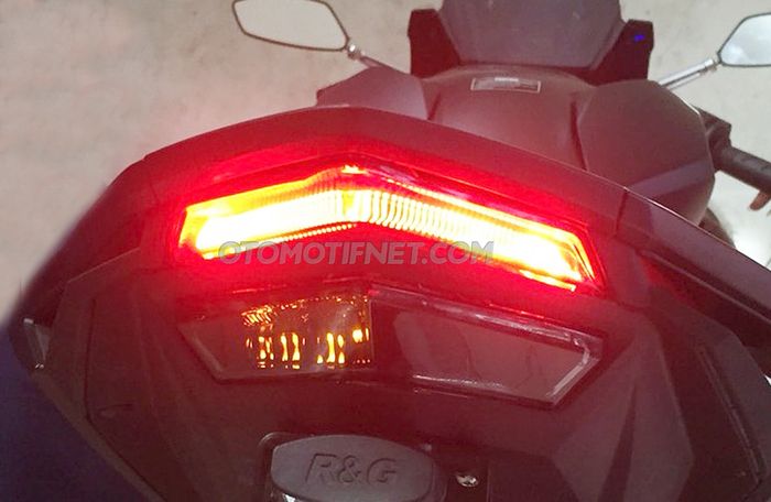 Lampu Belakang 3 In 1 . Untuk lampu rem juga yang bawah, sedang lampu kota tetap yang atas