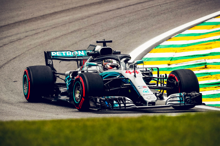Lewis Hamilton raih pole position di F1 Brasil 2018