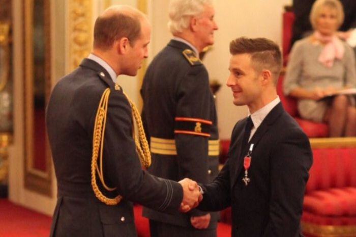 Jonathan Rea mendapat anugerah dari Pangeran William