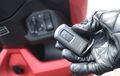 Sambil Ngabuburit, Nih Cara Ganti Baterai Remote Keyless Motor Honda