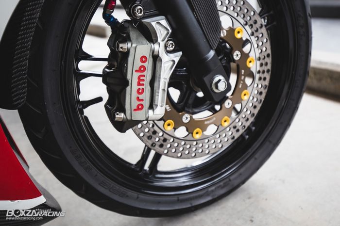 Remnya sekarang pakai kaliper Brembo sama cakram Boushi
