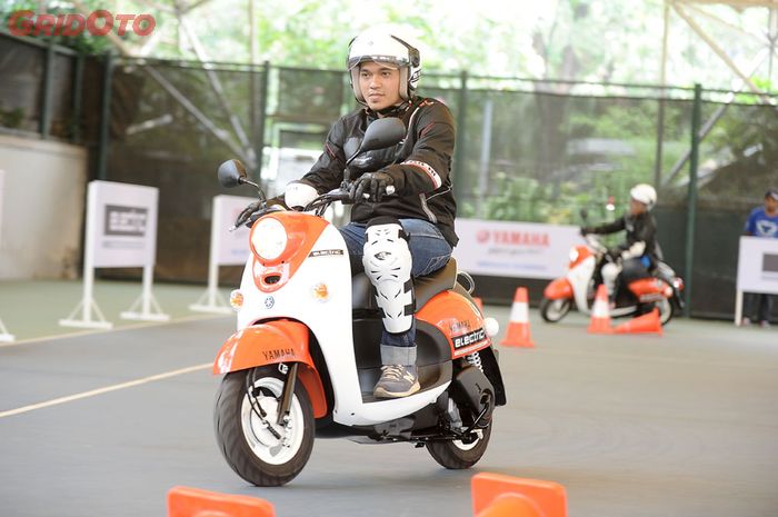 First Ride Yamaha E-Vino