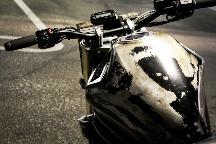 Sok-sokan bopeng kayak motor lawas, padahal aslinya cuma cat yang di-custom