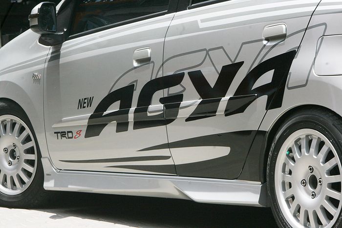 Toyota New Agya TRD 1.2 M/T 2017 . Cutting stiker