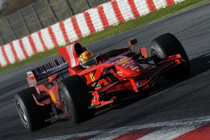 Valentino Rossi tes mobil Formula 1 Ferrari di 2010