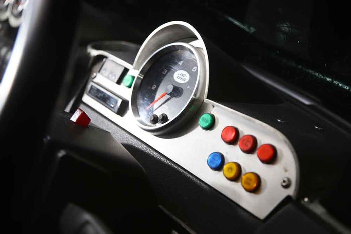 Tachometer juga dipesan lewat Speedhut