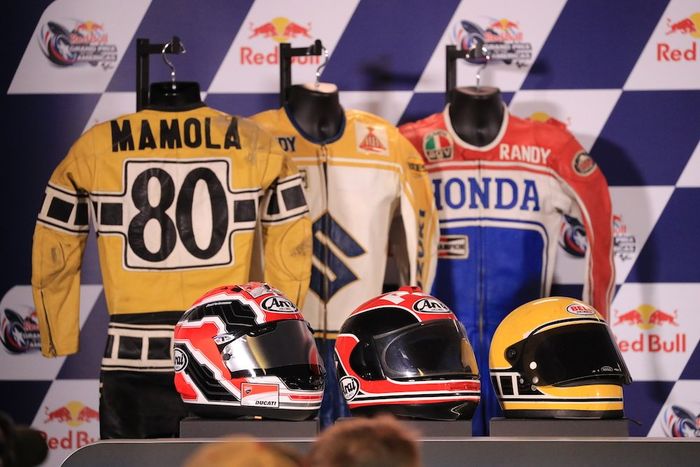 Proden helm Arai sampai membawa helm yang pernah digunakan Randy Mamola pada acara pengumuman MotoGP World Championship Hall of Fame di Austin, Texas