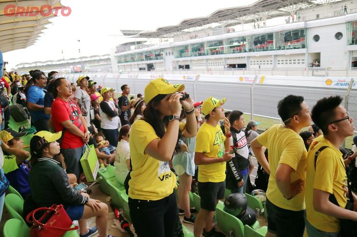 MotoGP Malaysia selalu dibanjiri penonton asal Indonesia yang datang langsung ke sirkuit Sepang