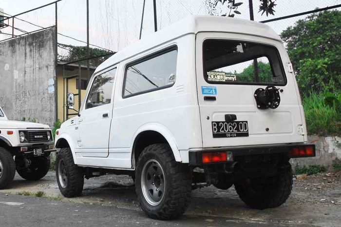 Jimny LWB sudah dipasarkan di era LJ80 sebagai model LJ81K