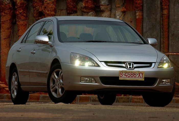 Honda Accord generasi ke-7, hadir di Indonesia pada 2003 hingga 2007