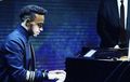 Video: Keren! Lewis Hamilton Cover Piano Lagu Adele-Someone Like You