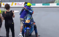 Video Girangnya Valentino Rossi Saat Sang Adik yang Menang Pertama Kali