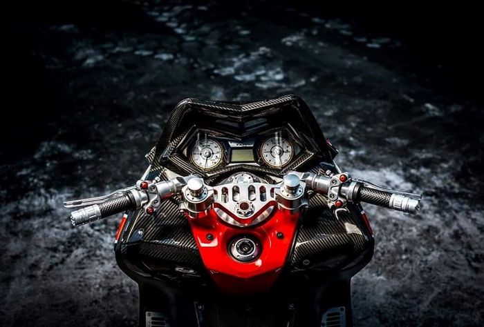 Setangnya memakai model clip on