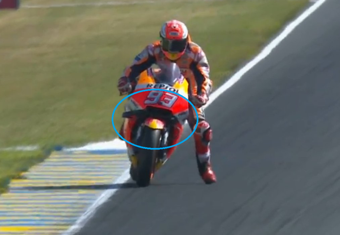 Marc Marquez melaju dengan aero fairing patah di FP3 MotoGP Prancis 2018