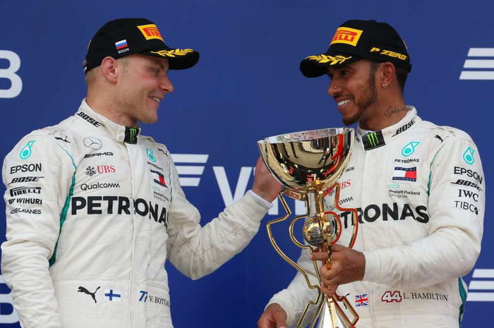 Valtteri Bottas dan Lewis Hamilton di F1 Singapura 2018