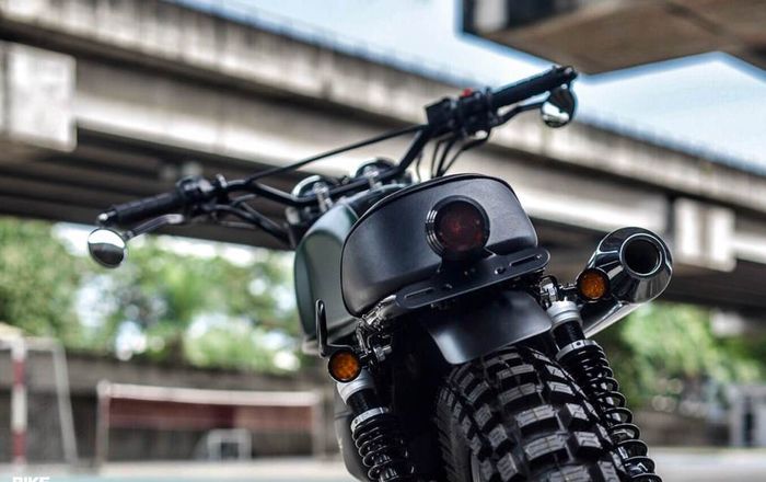 Tampilan belakang rapi jalai, sederhana aja kayak motor lawas