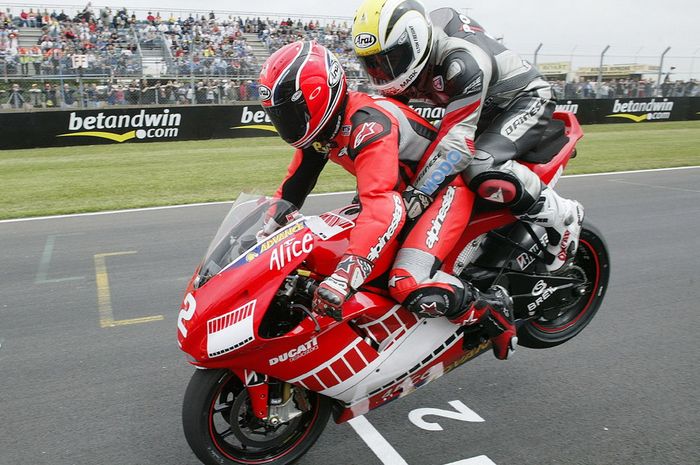 Beginilah cara Randy Mamola memuaskan MotoGO-mania dengan mengajak ngebut pakai motor MotoGP dua tempat duduk yang dimodifikasi khusus