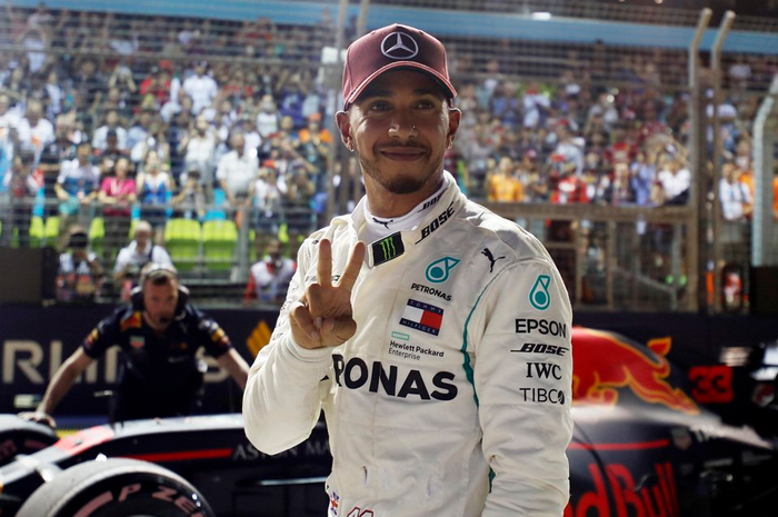 Lewis Hamilton meraih pole position di F1 Singapura 2018
