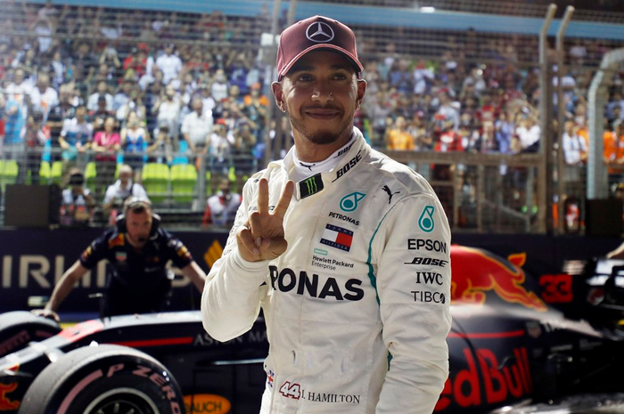 Lewis Hamilton merasa bahagia bisa menang di F1 Singapura
