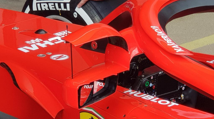 Spion baru Ferrari yang dilengkapi juga winglet di atasnya untuk kepentingan aerodinamika