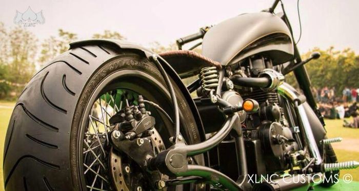 Royal Enfield Bullet Electra custom chopper dari XLNC Customs