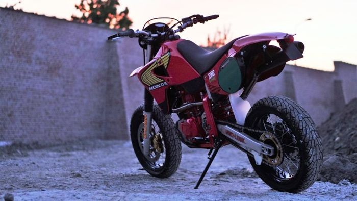 Honda XR650R custom &ldquo;Retromotard&rdquo; dari 2Motors, dilansir oleh Bikebound.com