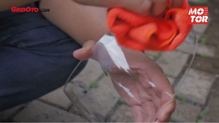 Lap dengan menggunakan kain microfiber