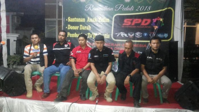 Rekan-rekan Silaturahmi Pulsar Depok di acara Bakti Ramadhan 2018