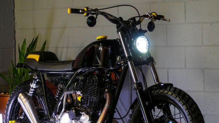 Yamaha SR400 custom scrambler dari Purpose Built Moto