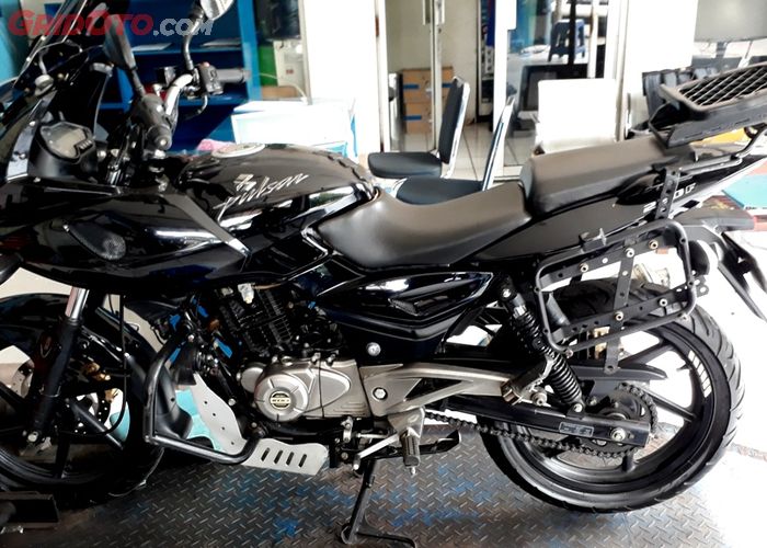 Panduan Servis Bajaj Pulsar 220f Ganti Busi Tiap 10 000 Km Gridoto Com