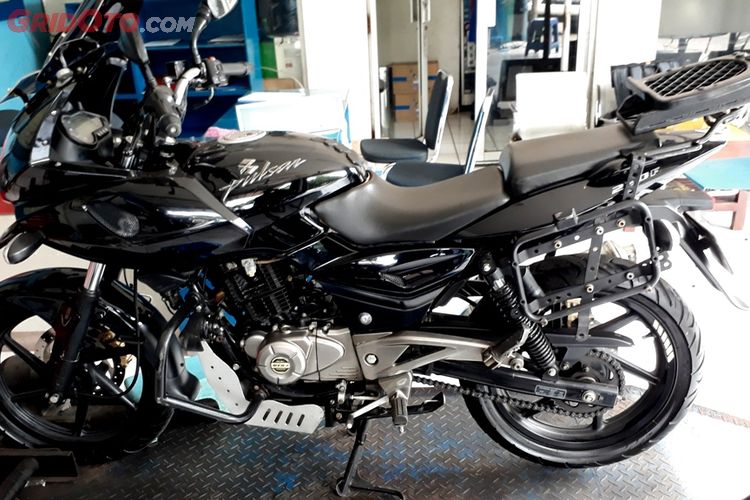 Panduan Servis Bajaj Pulsar 220f Ganti Busi Tiap 10 000 Km Gridoto Com