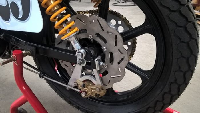 Harley Davidson XLH 1983 kustom flat tracker milik Yann Le Douche, dilansir oleh www.bikebound.com