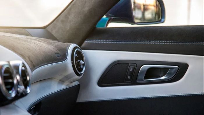 Tampilan kabin Mercedes-Amg GT S garapan Prior Design