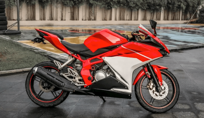Jika dilihat sekilas pasti bakal mengira motor ini beneran CBR250RR