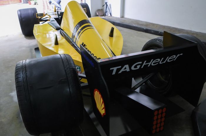 Replika mobil balap F1 buatan Thai Trung Hieu.