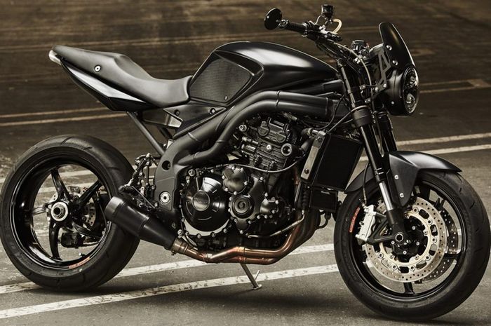 Triumph Speed Triple &ldquo;New Order&rdquo; tunggangan Stan Evans