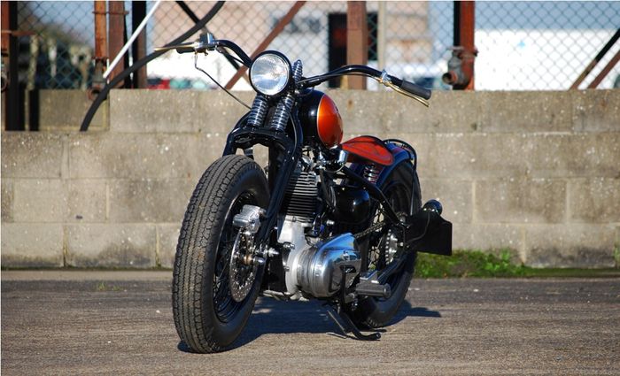 Royak Enfield 350 custom bobber dari Solow Choppers, dilansir oleh Thebikeshed.com