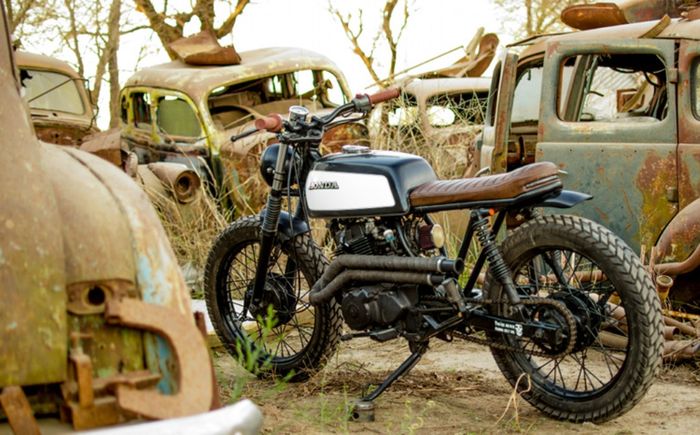 Honda CB250 Nighthawk custom brat scrambler milik Matias Aguirre, dilansir oleh Bikebound.com