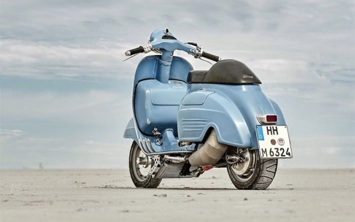 Vespa custom bermesin Husqvarna WR360 garapan Marlek Nachik, dilansir oleh Bikebrewers.com