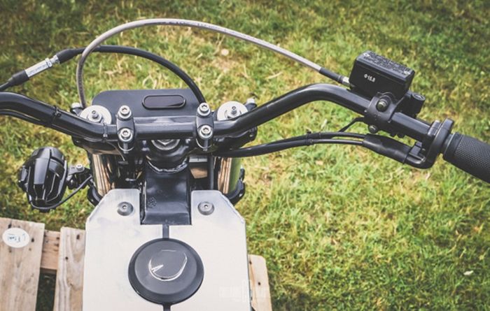 Honda XLV750R 1983 kustom street tracker dari Quentin Lambert (L&rsquo;&eacute;tabli Garage), dilansir oleh www.b