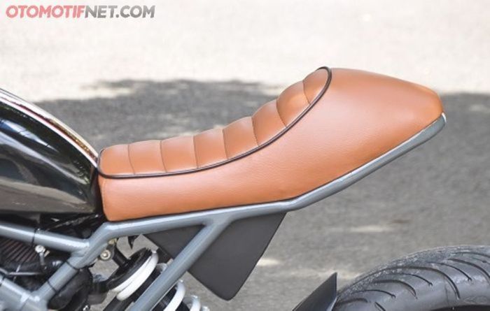 KTM Duke 250 cafe racer hasil garapan atlet angkat berat (Garage 03)
