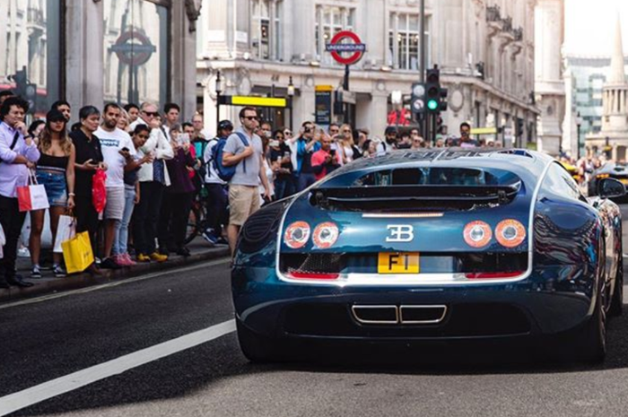 Bugatti SuperSport dengan pelat nomor F1 milik Afzal Kahn