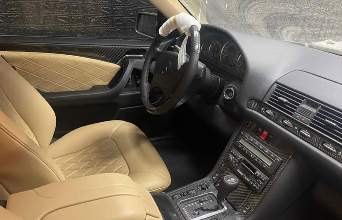 Tampilan kabin restomod Mercedes-Benz S500 padukan aura mewah dan sporty