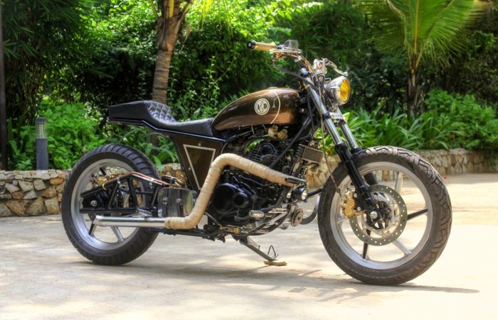 Bajaj Pulsar 220 kustom bobber-tracker dari J&amp;D Custom Co., dilansir oleh www.bikebound.com