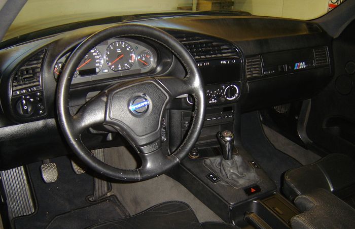 Kabin BMW E36 M3 dengan tampang Volvo 162