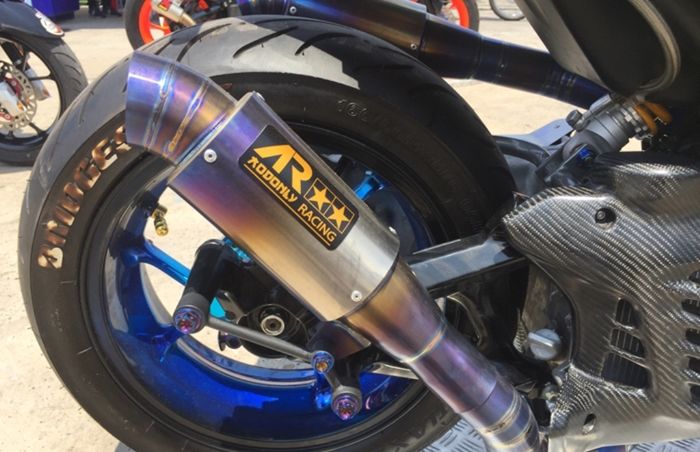 Yamaha Aerox 155 modif racing look ber-livery &ldquo;Shark&rdquo; milik Valentino Rossi